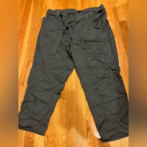 NWT Womens Banana Republic XL gray pants,with a tie in the front, great quality!